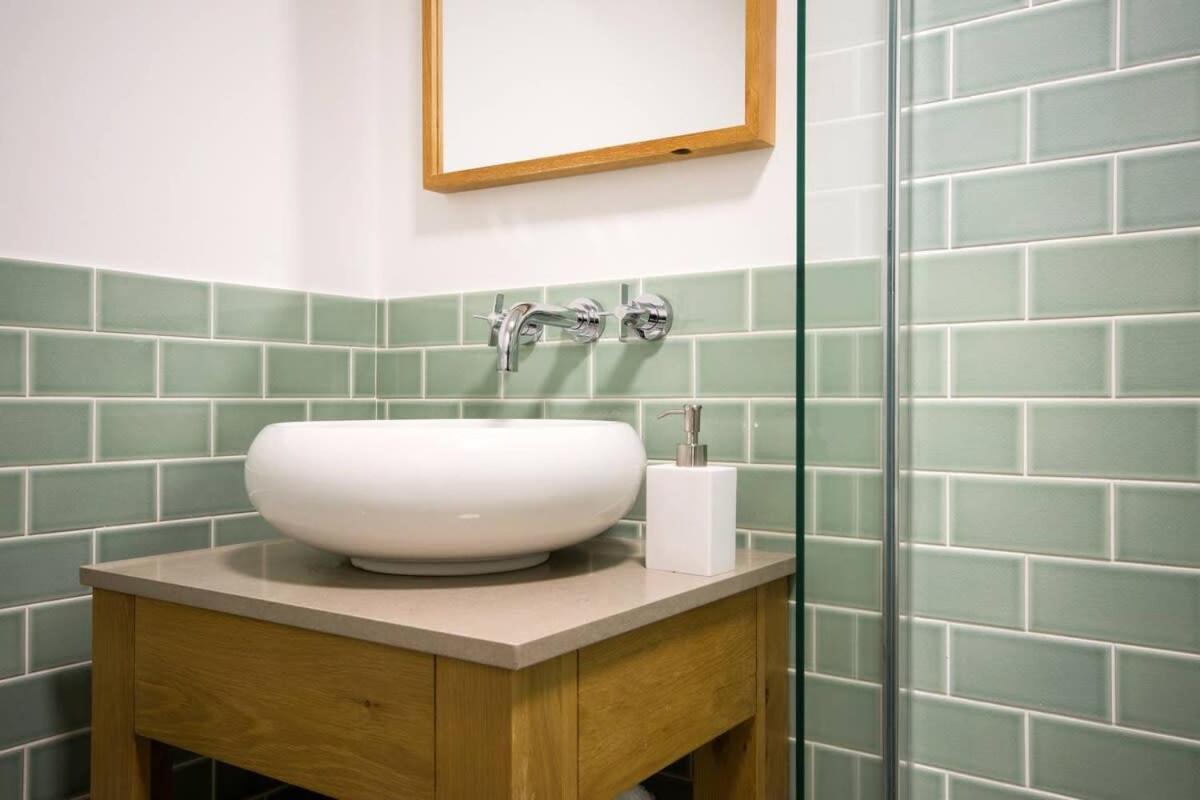 Modern Apartment In The Heart Of Oxford With Secure Underground Parking Kültér fotó